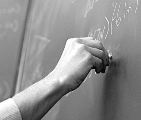 Profesorii, invitaţi să participe la elaborarea subiectelor de la examene